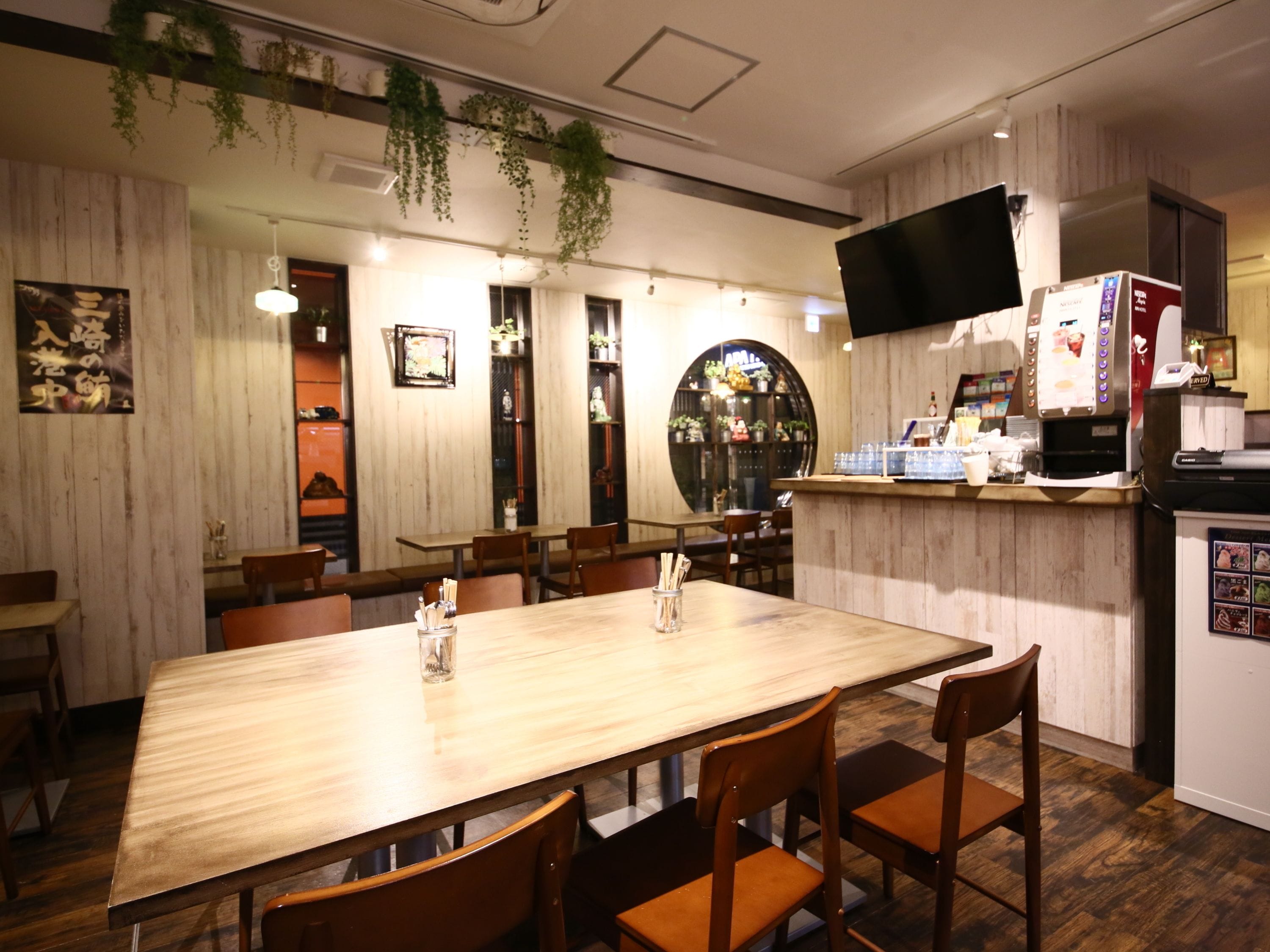 breakfast and dinner served