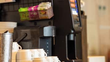 Daily buffet breakfast (JPY 1430 per person)