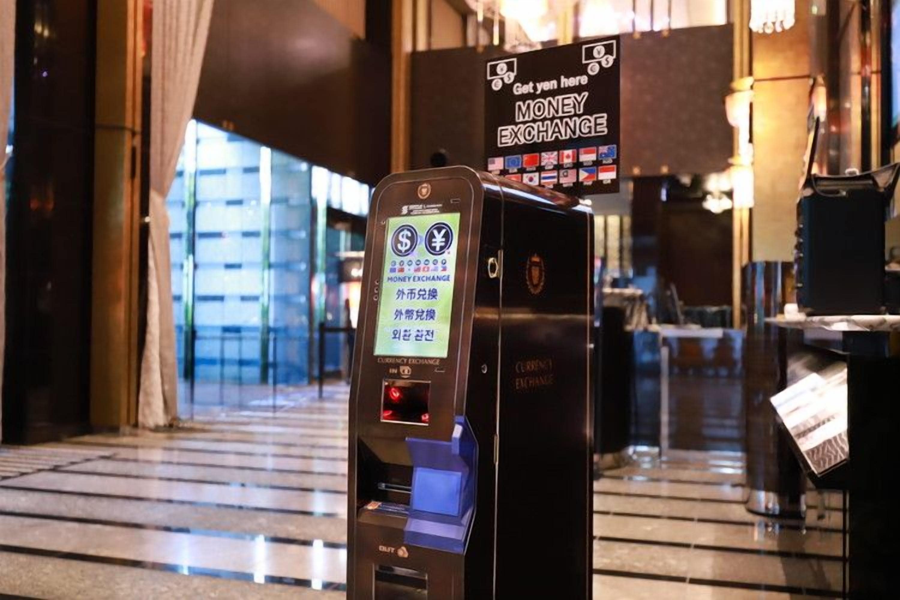 Egy digitális kijelzővel ellátott pénzváltó automatára van szükségünk, és a fölé egy táblát kell tennünk, amelyen az szerepel: „Itt válthat pénzt – PÉNZVÁLTÁS.”