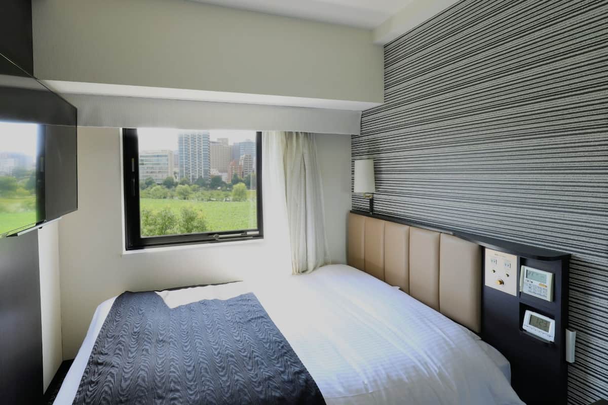 Down duvets, desk, laptop workspace, soundproofing