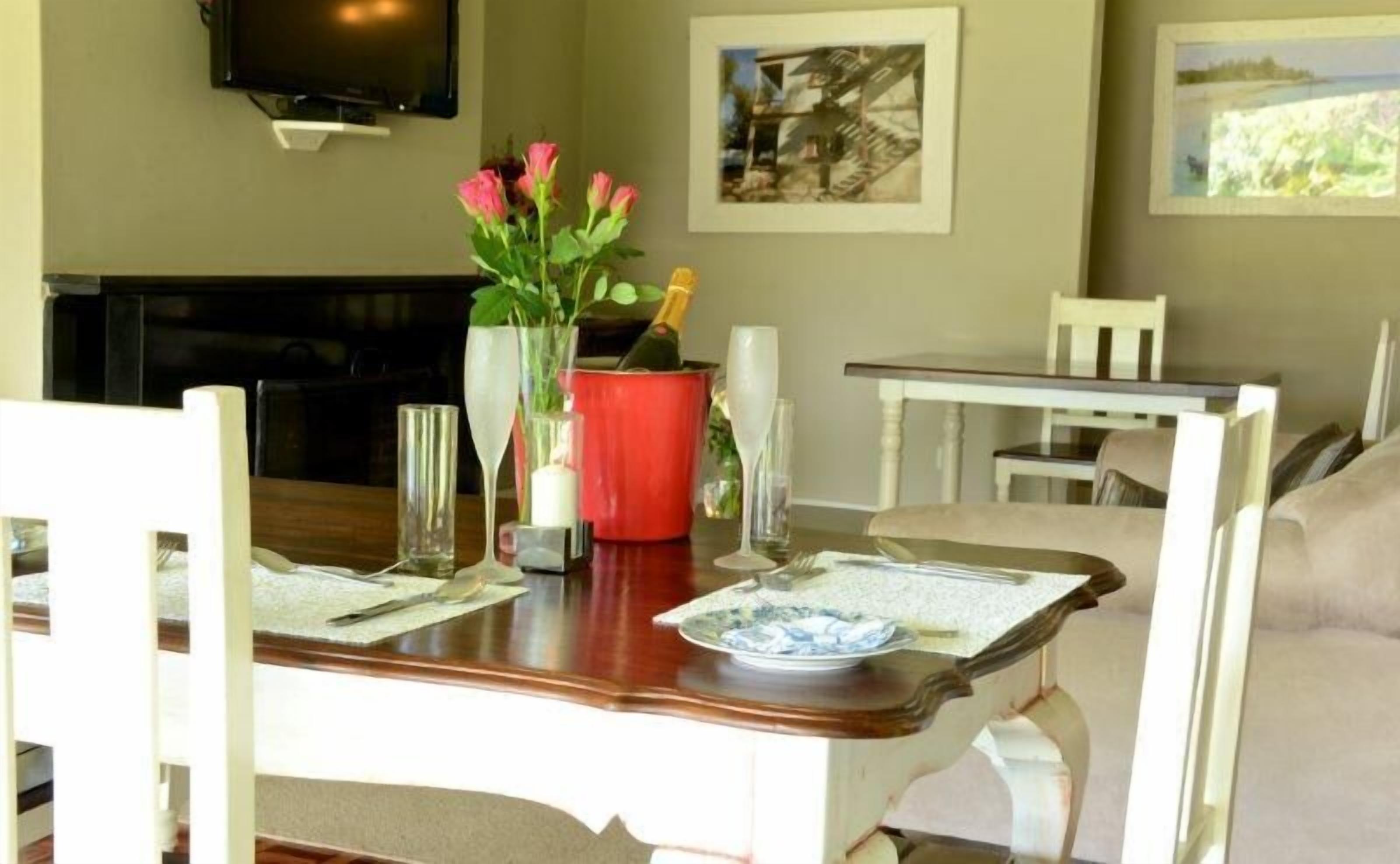 Double Room | In-room dining