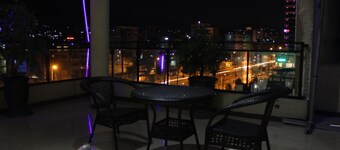 Blue Birds International Hotel