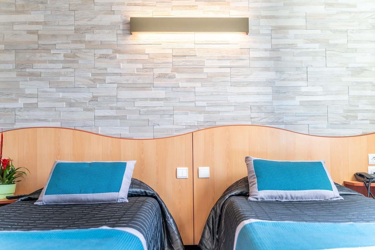 Chambre Standard, 2 lits jumeaux | Literie de qualité, bureau, fer et planche à repasser