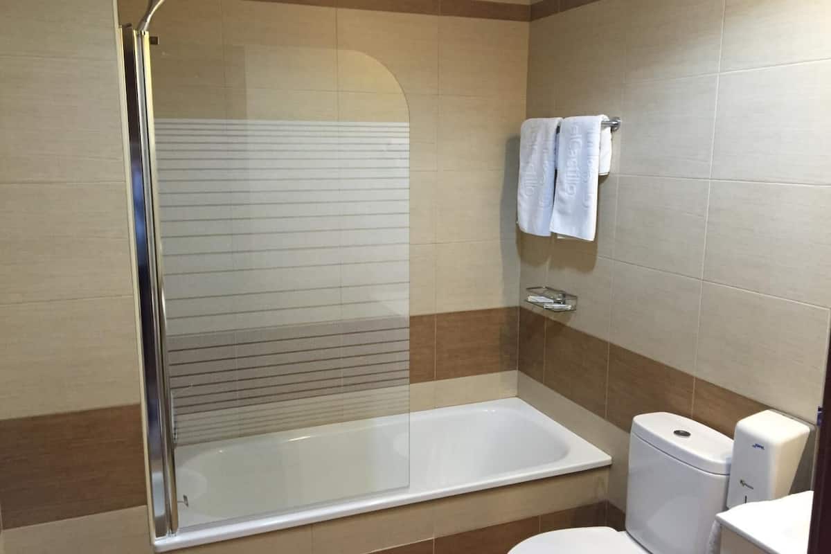 free toiletries, hair dryer