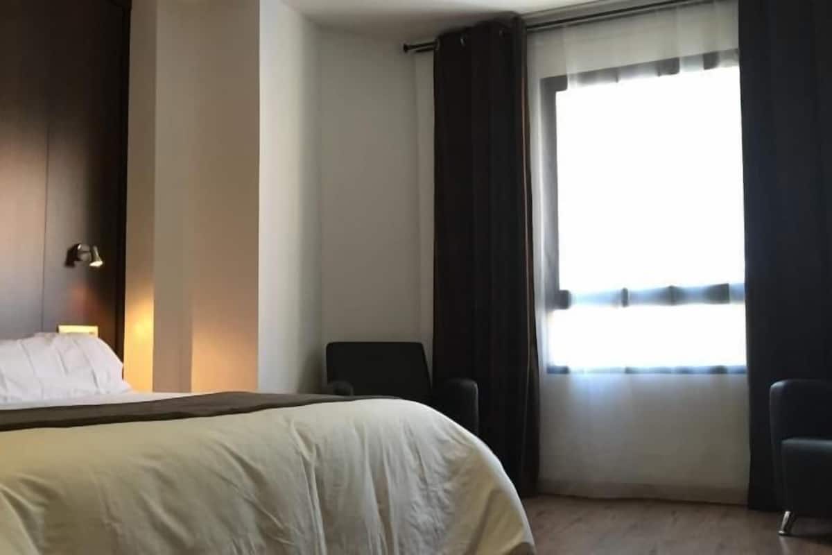 in-room safe, desk, blackout curtains, soundproofing