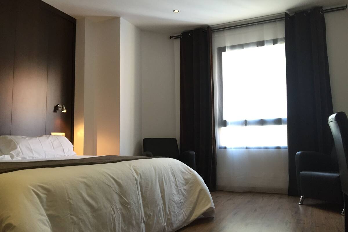 In-room safe, desk, blackout drapes, soundproofing