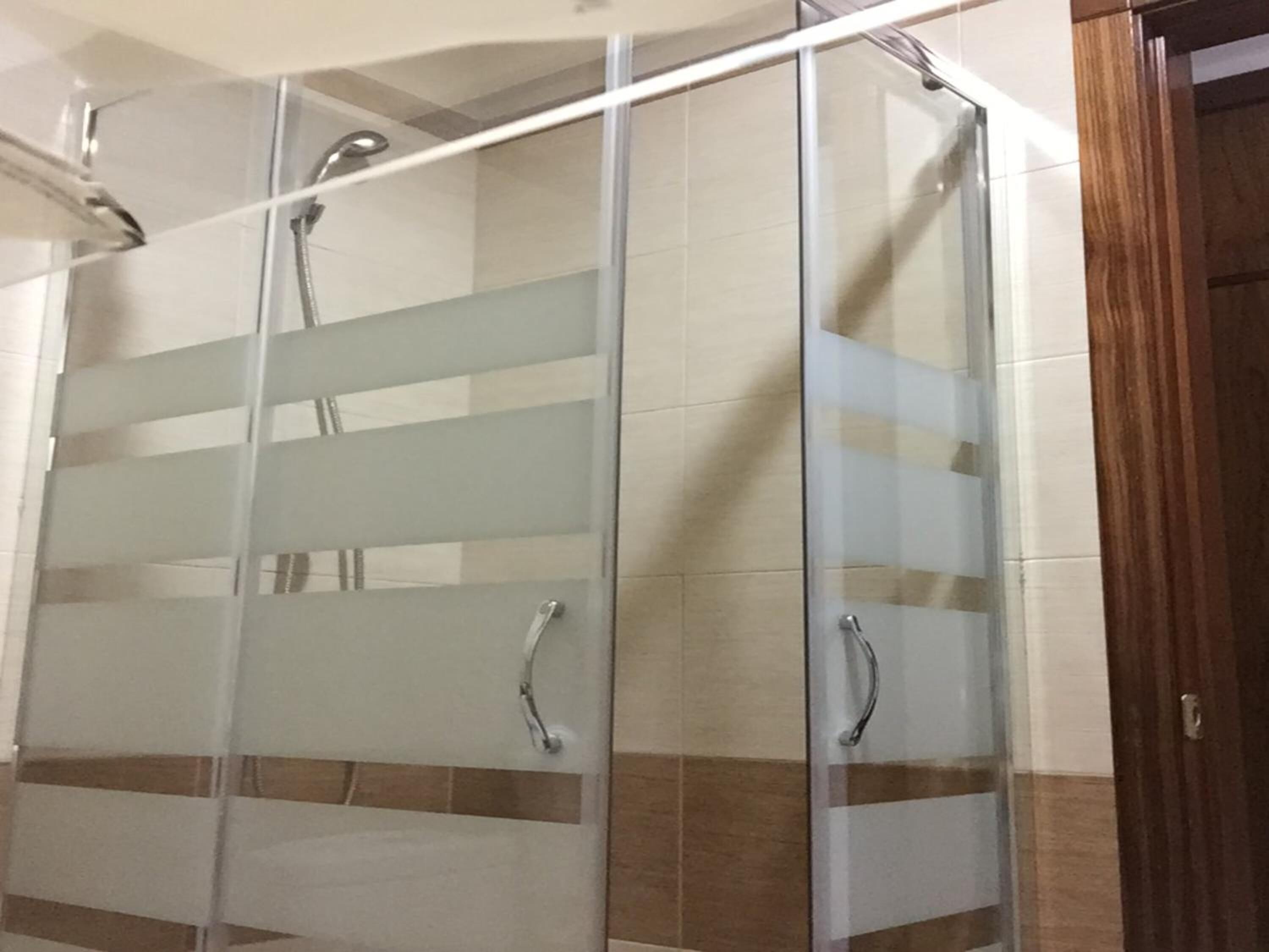 free toiletries, hair dryer