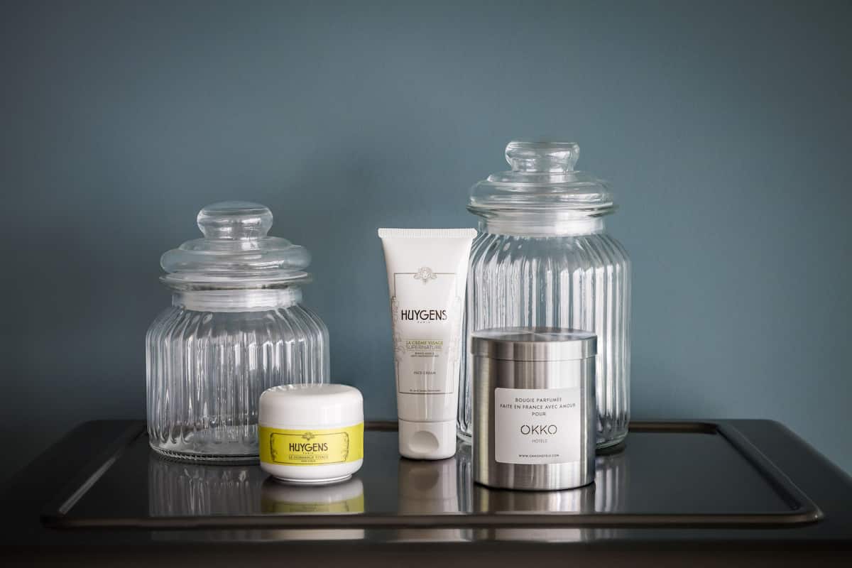 shower, rainfall showerhead, free toiletries, hair dryer