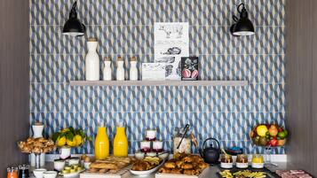 Petit déjeuner buffet servi tous les jours en supplément