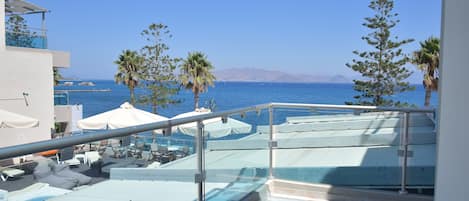 Lägenhet Panoramic - utsikt mot poolen - mot havet | Balkongutsikt