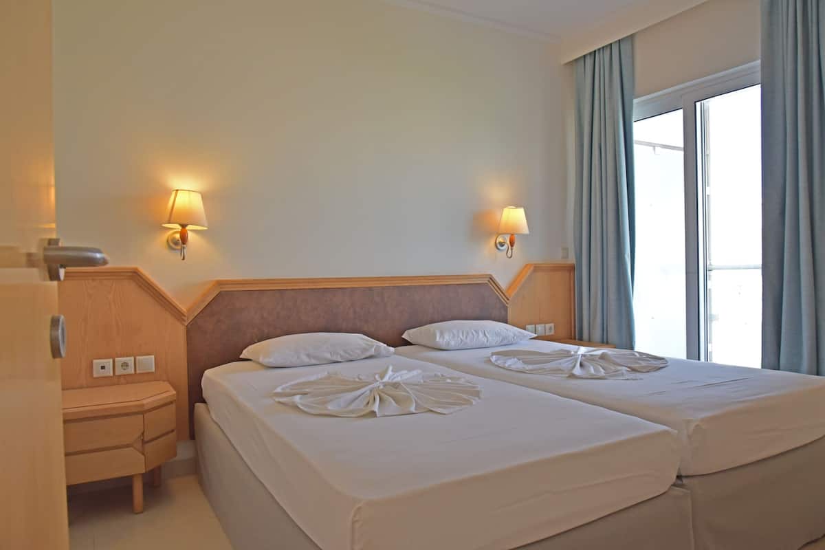 In-room safe, blackout drapes, soundproofing, free WiFi