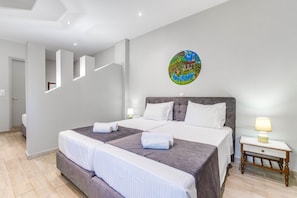 Family Room | Premium bedding, in-room safe, soundproofing, free WiFi - Angela Hotel and Apartments (Corfu)