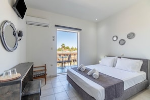 Traditional Twin Room | Premium bedding, in-room safe, soundproofing, free WiFi