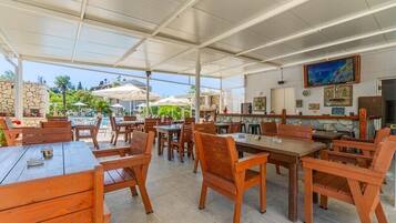 Se sirven desayunos, comidas y cenas