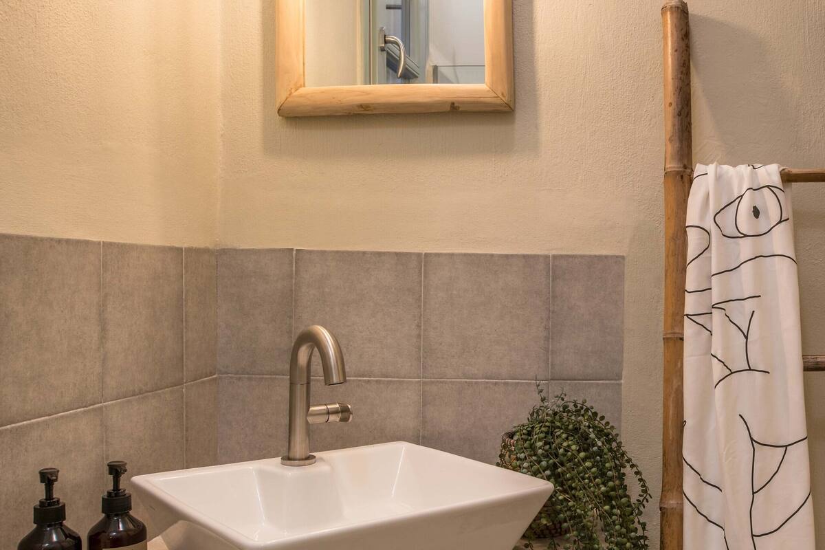 shower, free toiletries, hair dryer, bathrobes