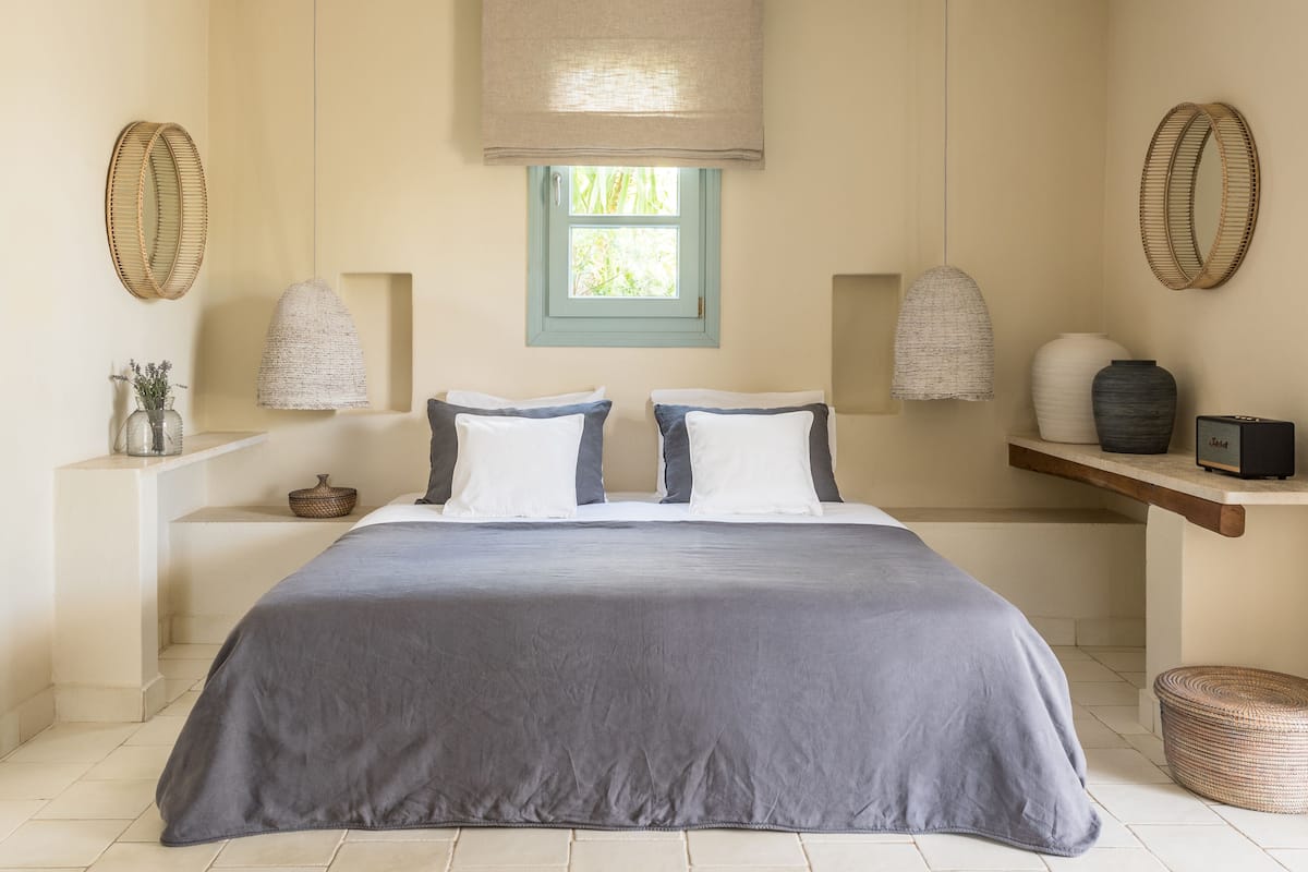 Klassieke studio, 1 kingsize bed met slaapbank (Plakero) | 1 slaapkamer, een minibar, een kluis op de kamer, een bureau