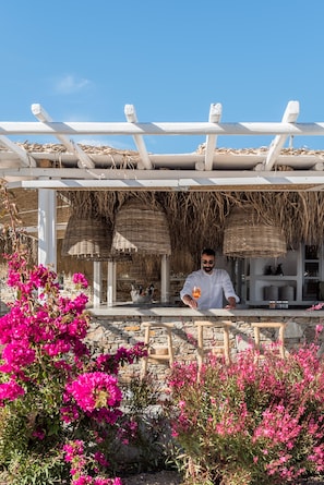 Poolside bar - Verina Terra (Sifnos)