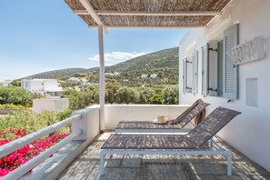 Superior Double Room (Flaros) | Balcony - Verina Terra (Sifnos)