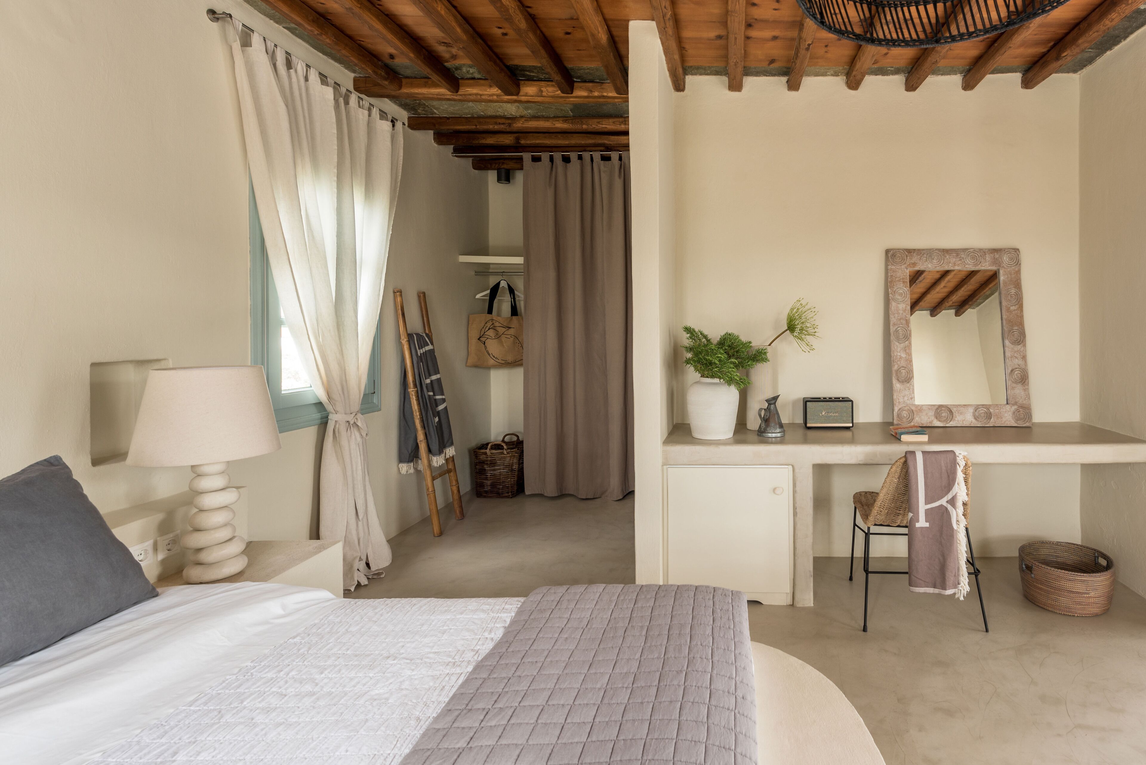 superior double room (flaros) | living area | flat-screen tv