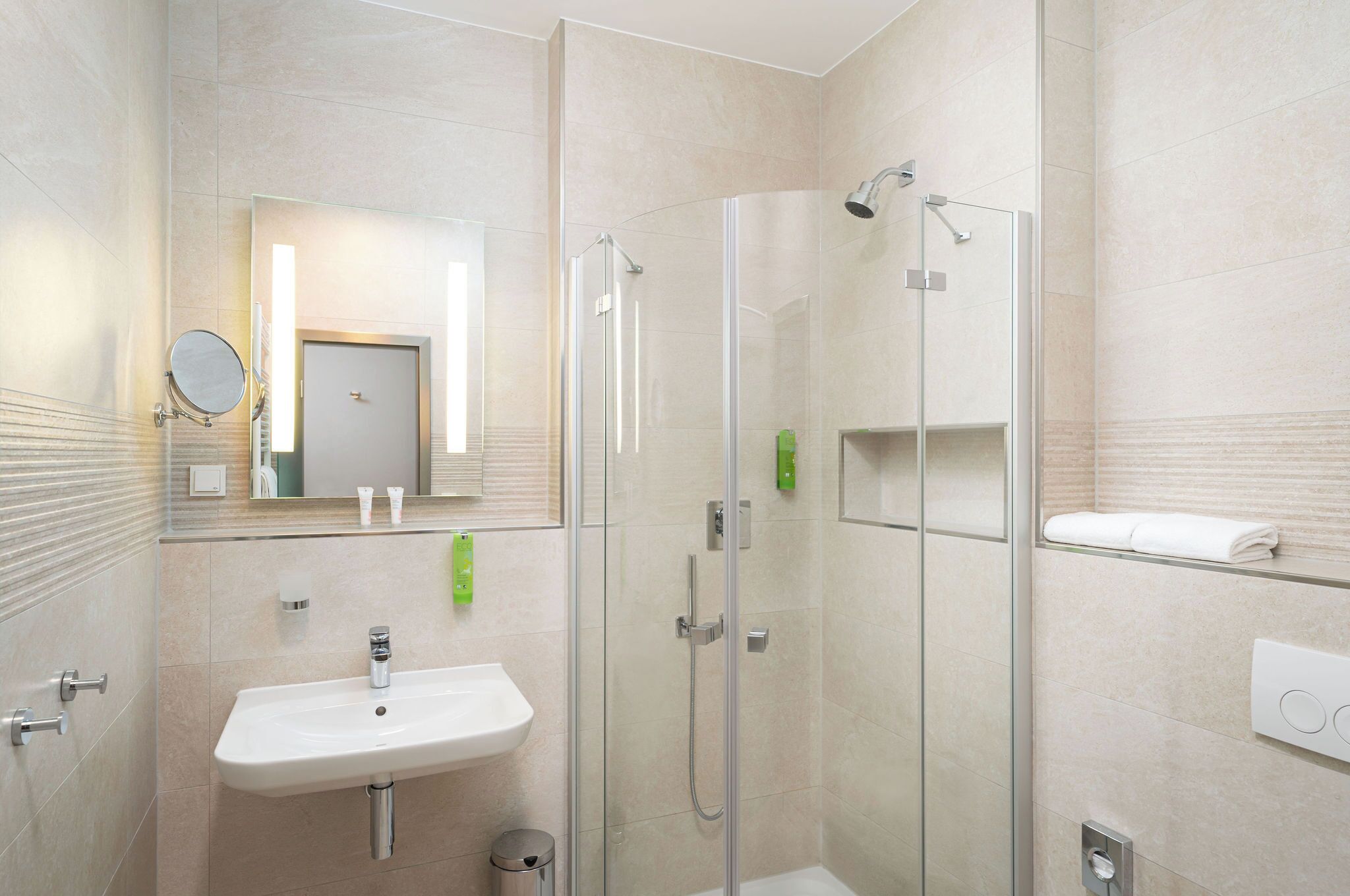 double room | bathroom | shower, free toiletries, bathrobes, towels