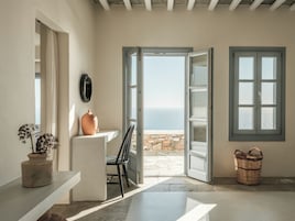 Suite, Sea View (Ursa Major) | Living area | IPod dock