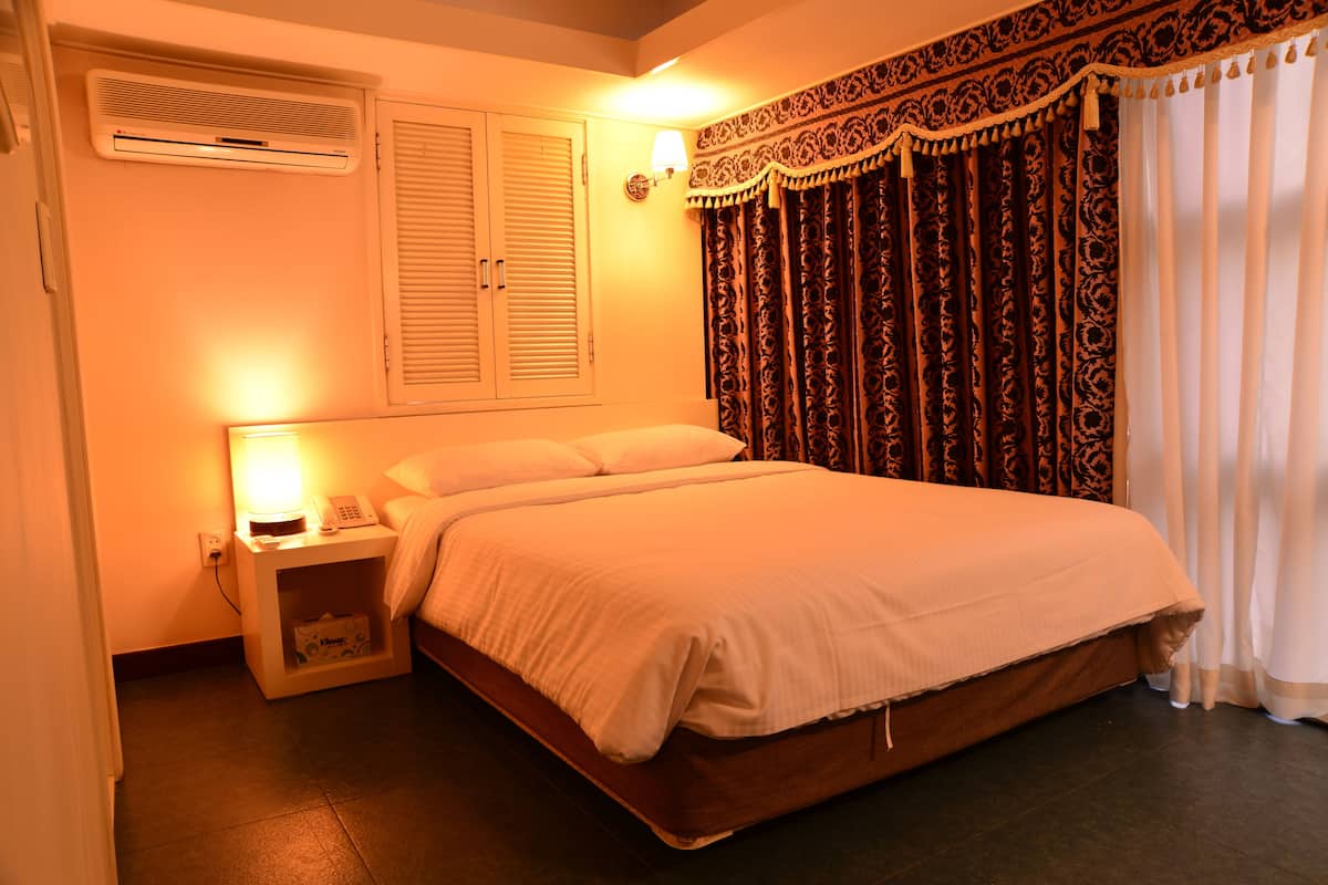 Double Room | Peti besi dalam bilik, meja, seterika/papan seterika, Wi-fi percuma