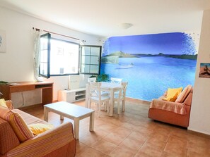 15-inch flat-screen TV with cable channels, TV - Surf Riders Fuerteventura - Adults Only (La Oliva)