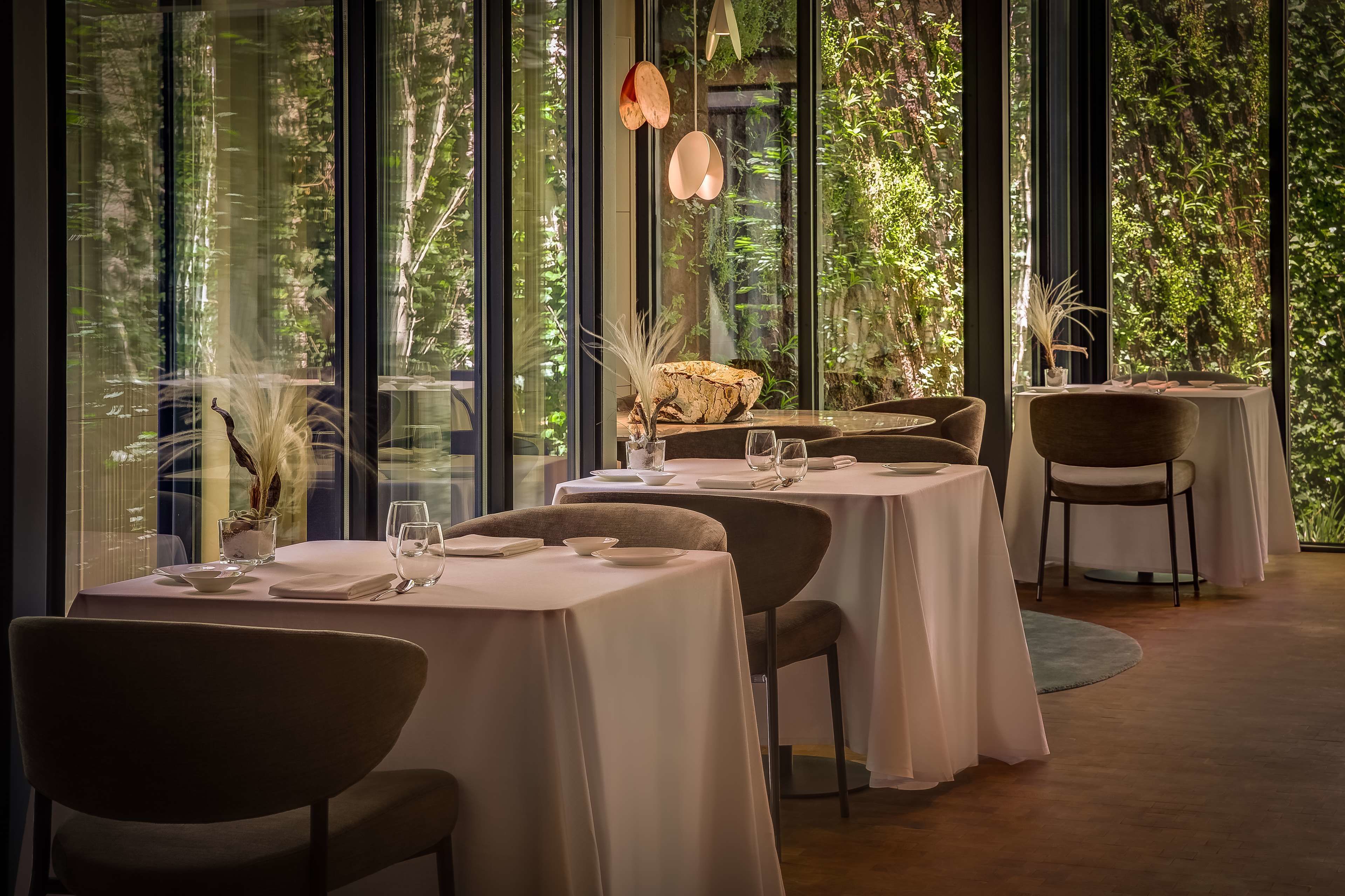 2 restaurants, breakfast, lunch, dinner served; mediterranean cuisine