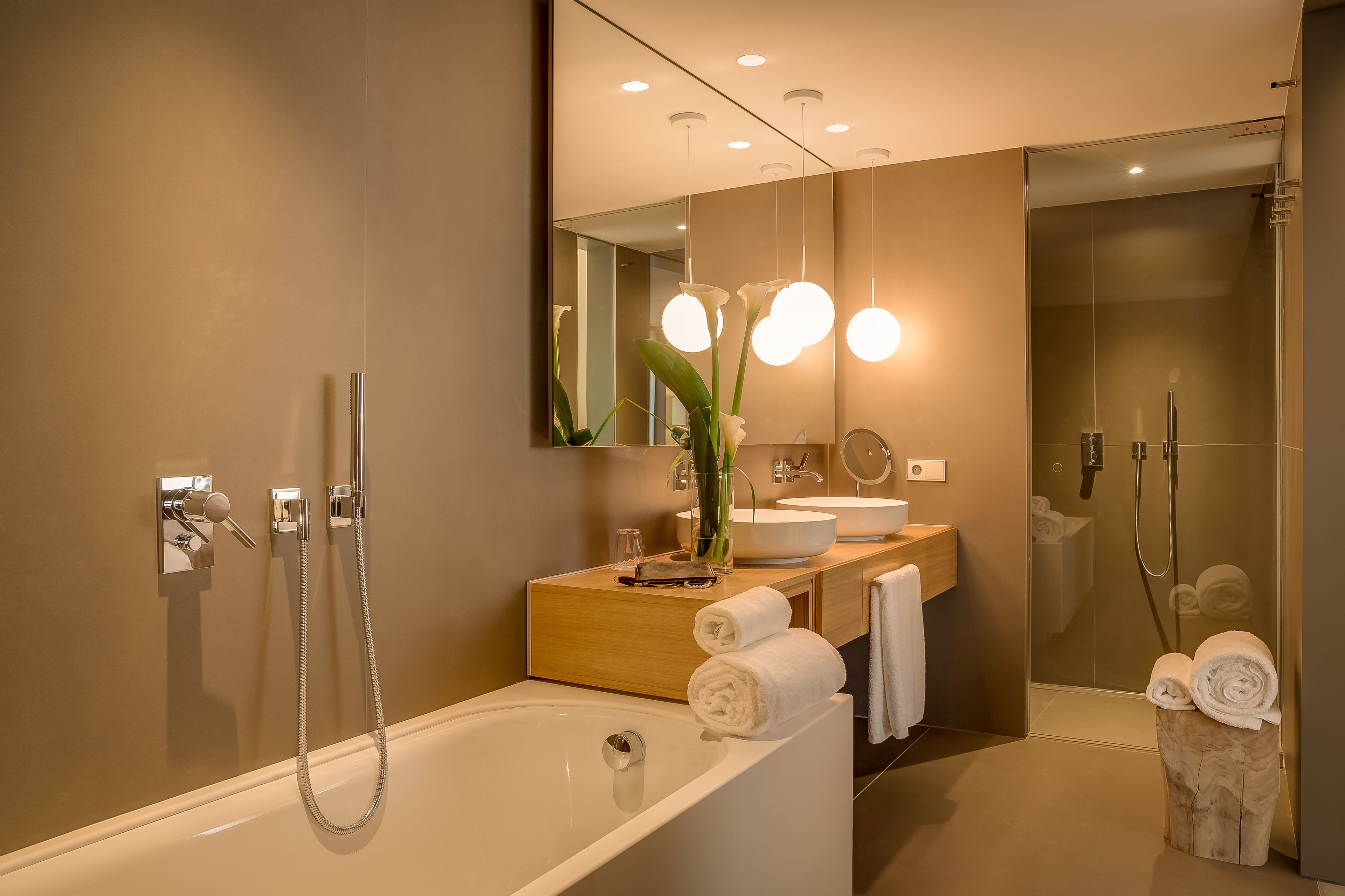 egyptian cotton sheets, premium bedding, down duvets, minibar