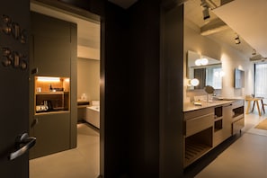 Two Connecting Rooms (1 twin superior and 1 junior suite) | Draps en coton égyptien, literie de qualité supérieure