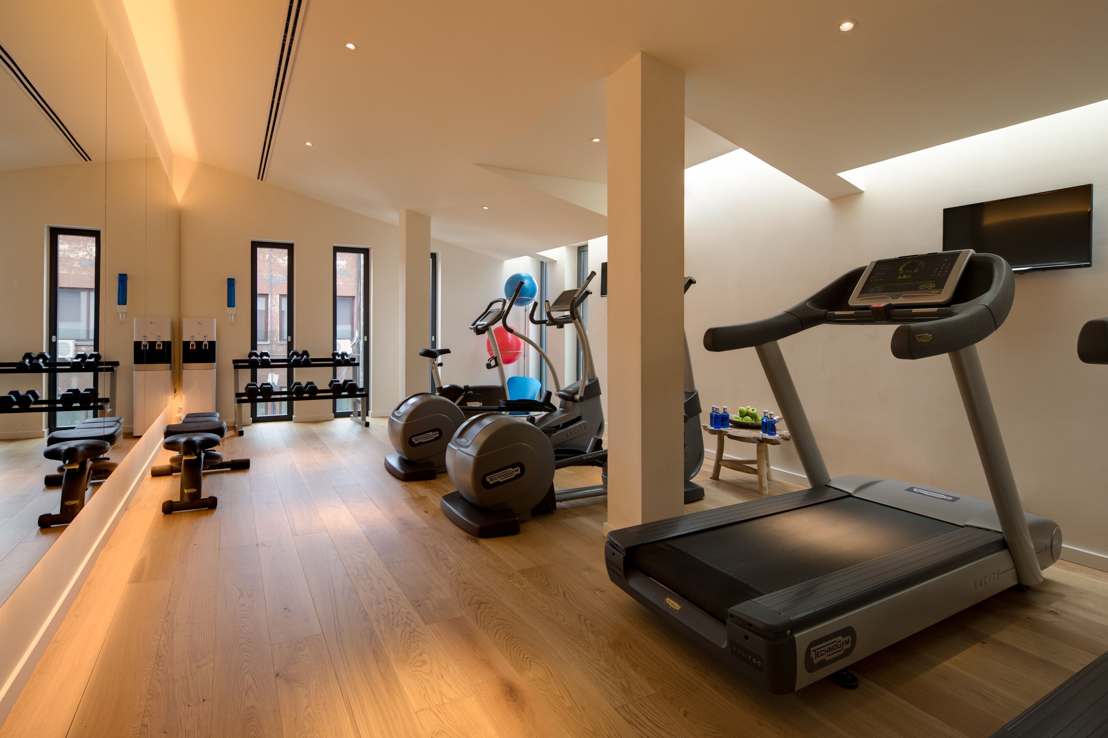 couples treatment room(s), hot stone massages, deep-tissue massages