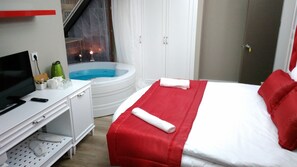 Hochwertige Bettwaren, Minibar, Zimmersafe, Schreibtisch