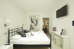 Habitació triple Deluxe | Caixa forta a l'habitació, escriptori i habitacions insonoritzades 