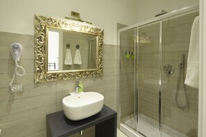 Economy Double Room | Bathroom | Free toiletries, hair dryer, bidet, towels - Affittacamere Arosio (Monza)