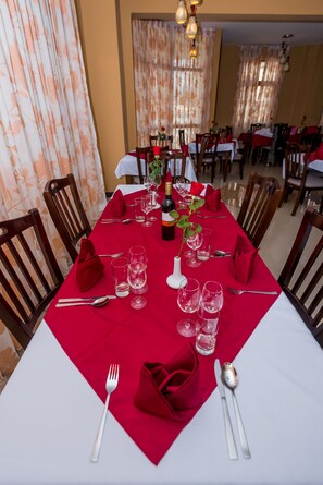 Breakfast, lunch, dinner served; international cuisine