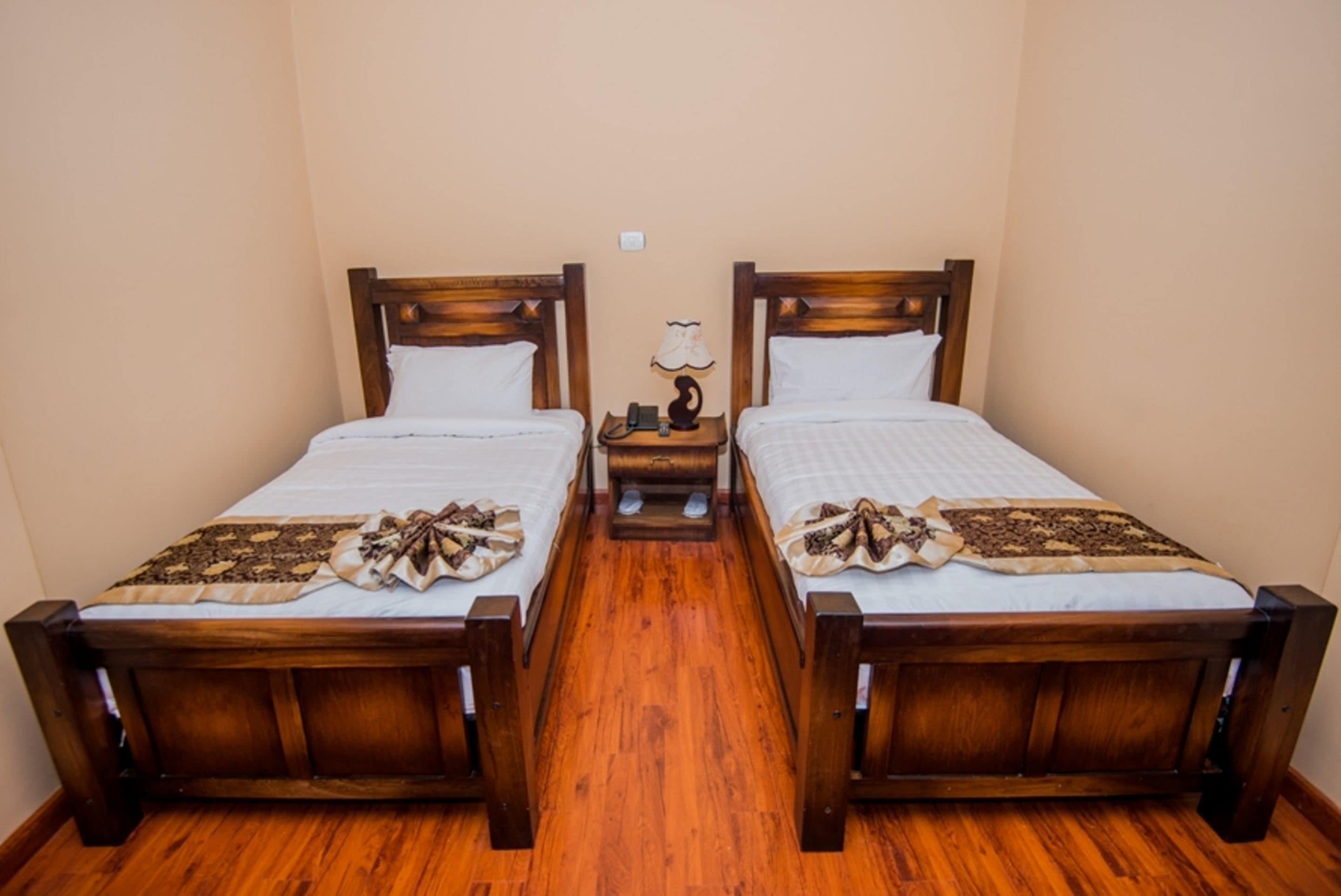 standard twin room, city view | minibar, in-room safe, desk, iron/ironing board