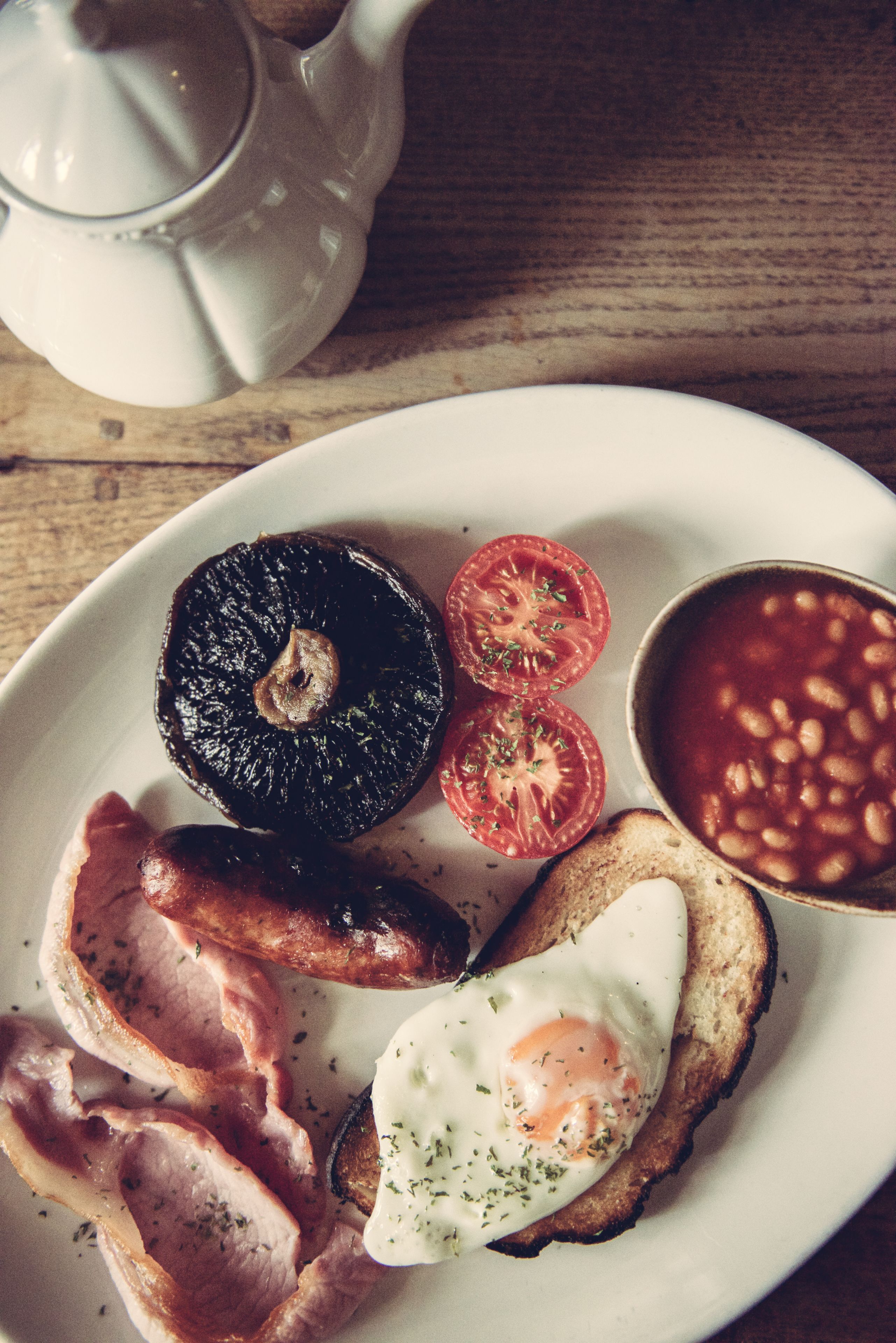 daily cooked-to-order breakfast (gbp 14 per person)