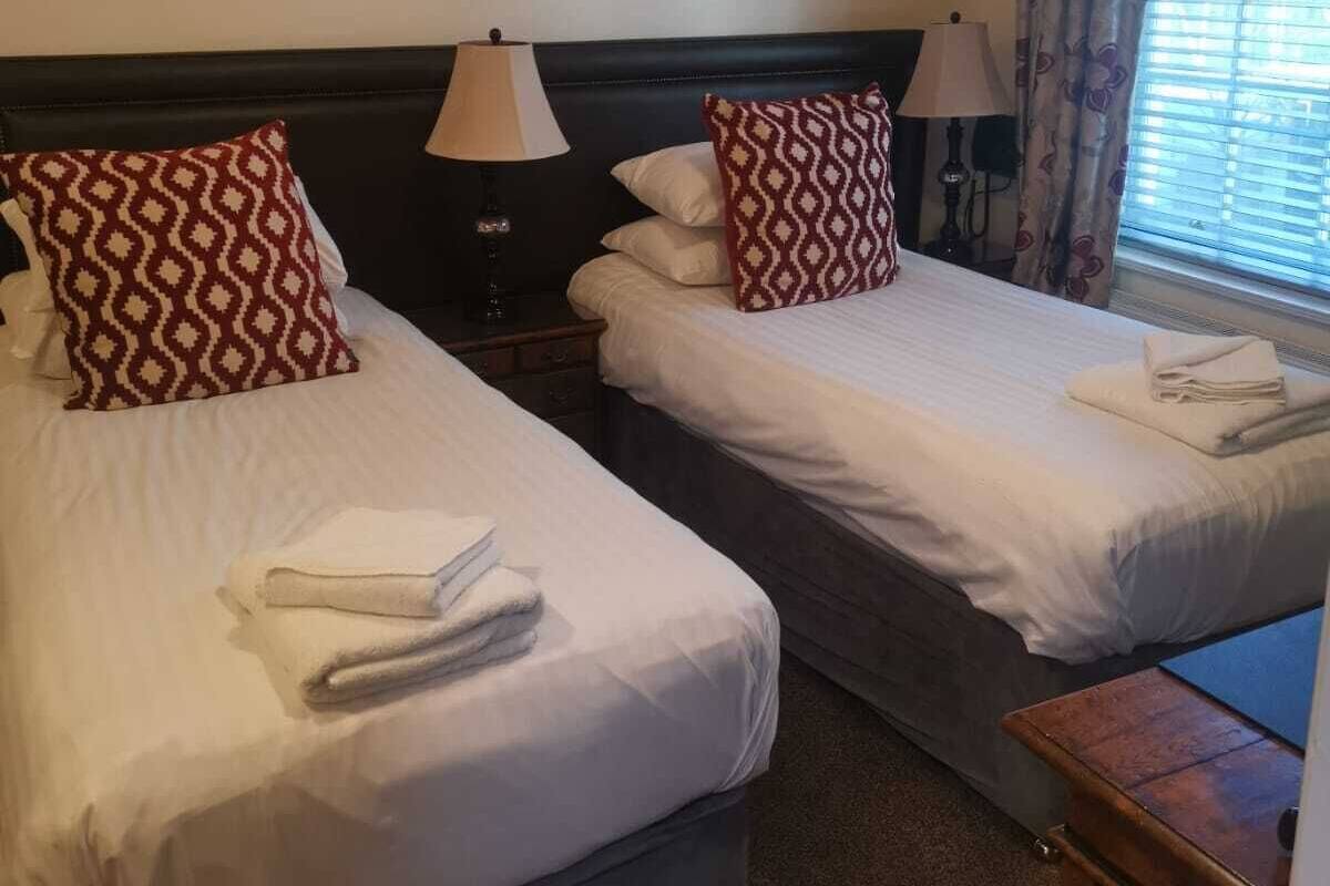 Premium bedding, desk, iron/ironing board, free WiFi