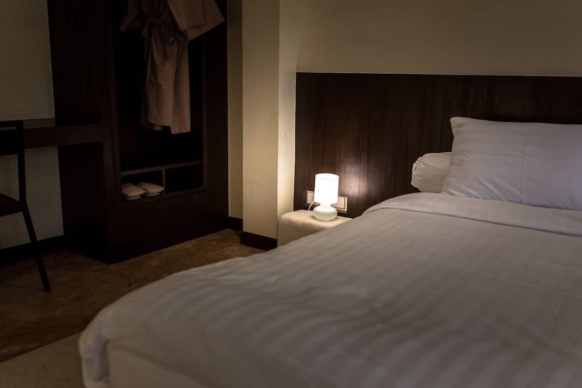 Desk, rollaway beds, free WiFi, bed sheets