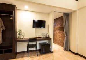 Desk, rollaway beds, free WiFi, bed sheets