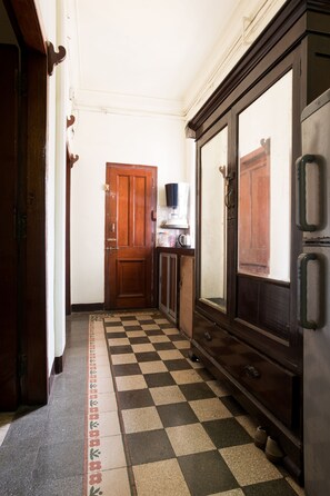Hallway - Bentleys Hotel Colaba (Mumbai)