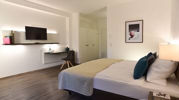 Standard Double Room | Desk, blackout drapes, soundproofing, cribs/infant beds