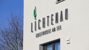 A building with the sign 'LICHTENAU GUESTHOUSE AM SGE'. - Guesthouse Lichtenau (Nussloch)