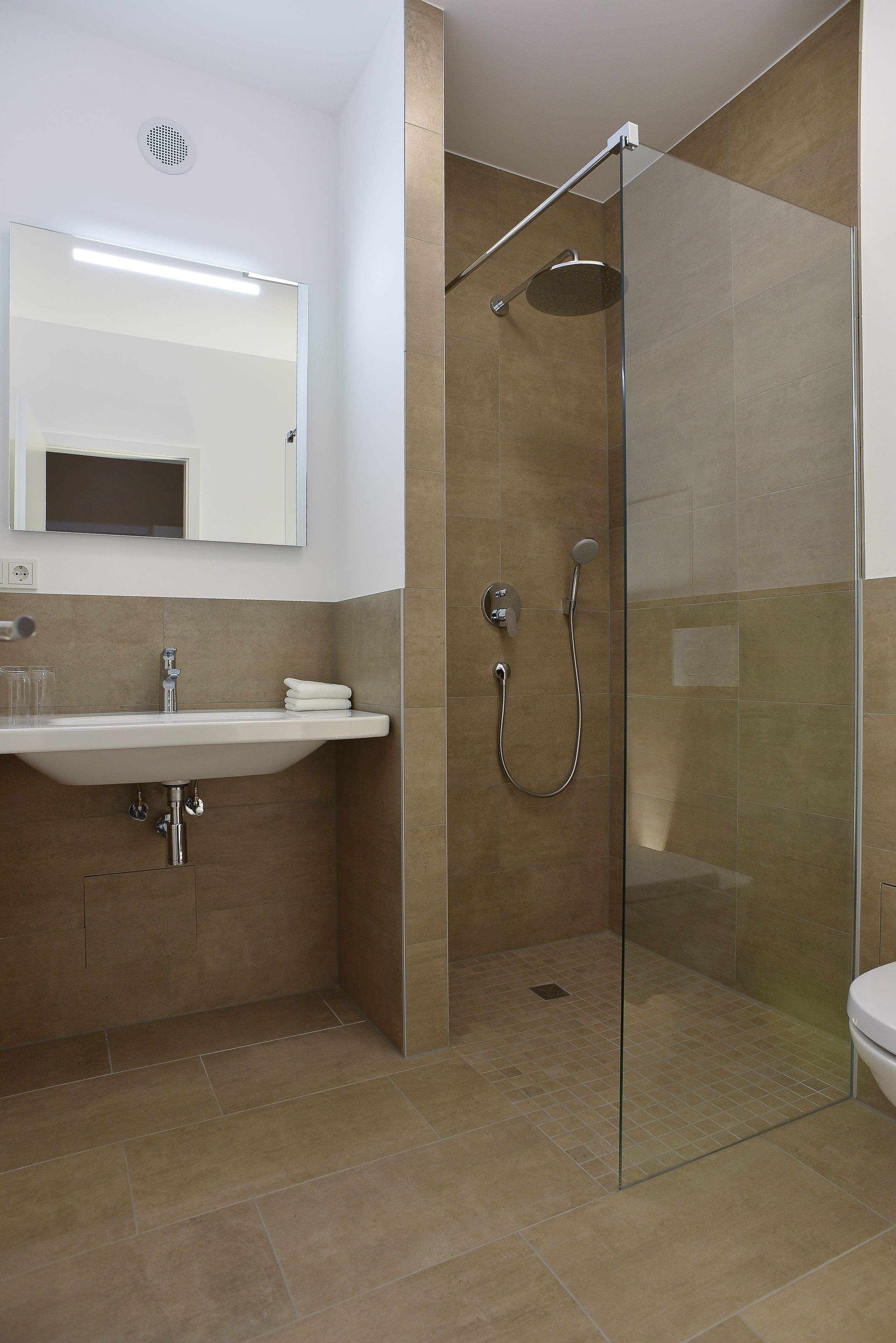 comfort double room | bathroom | shower, rainfall showerhead, free toiletries, hair dryer