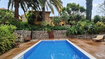 Outdoor pool, pool umbrellas, sun loungers
