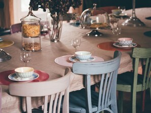 Dining - La Ferme d'Armenon (Les Molieres)