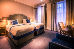 Habitación Deluxe con 2 camas individuales | Ropa de cama de alta calidad y tabla de planchar con plancha