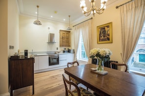 Two Bedroom Luxury Apartment  - King & Twin  - (Adjacent to hotel less than 15 metres) | Private kitchen - Bishop's Gate Hotel (Londonderry)