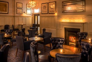 2 bar/ruang istirahat, bar Champagne 