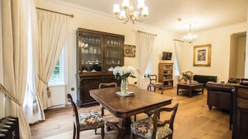 Two Bedroom Luxury Apartment - King & Twin - (Adjacent to hotel less than 15 metres) | Living area | 45-inch Smart TV with cable channels